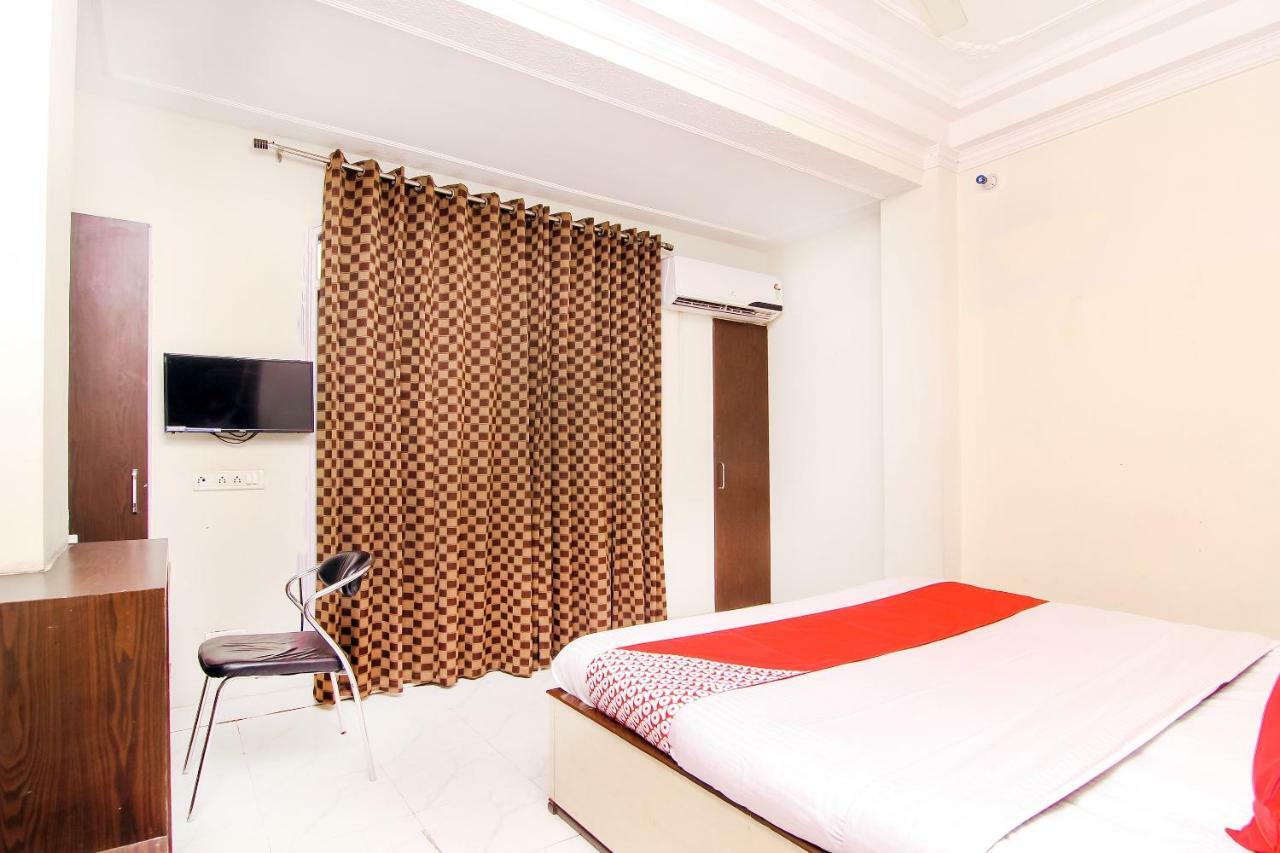 Oyo 14345 Hotel Panchsheel Waranasi Zewnętrze zdjęcie